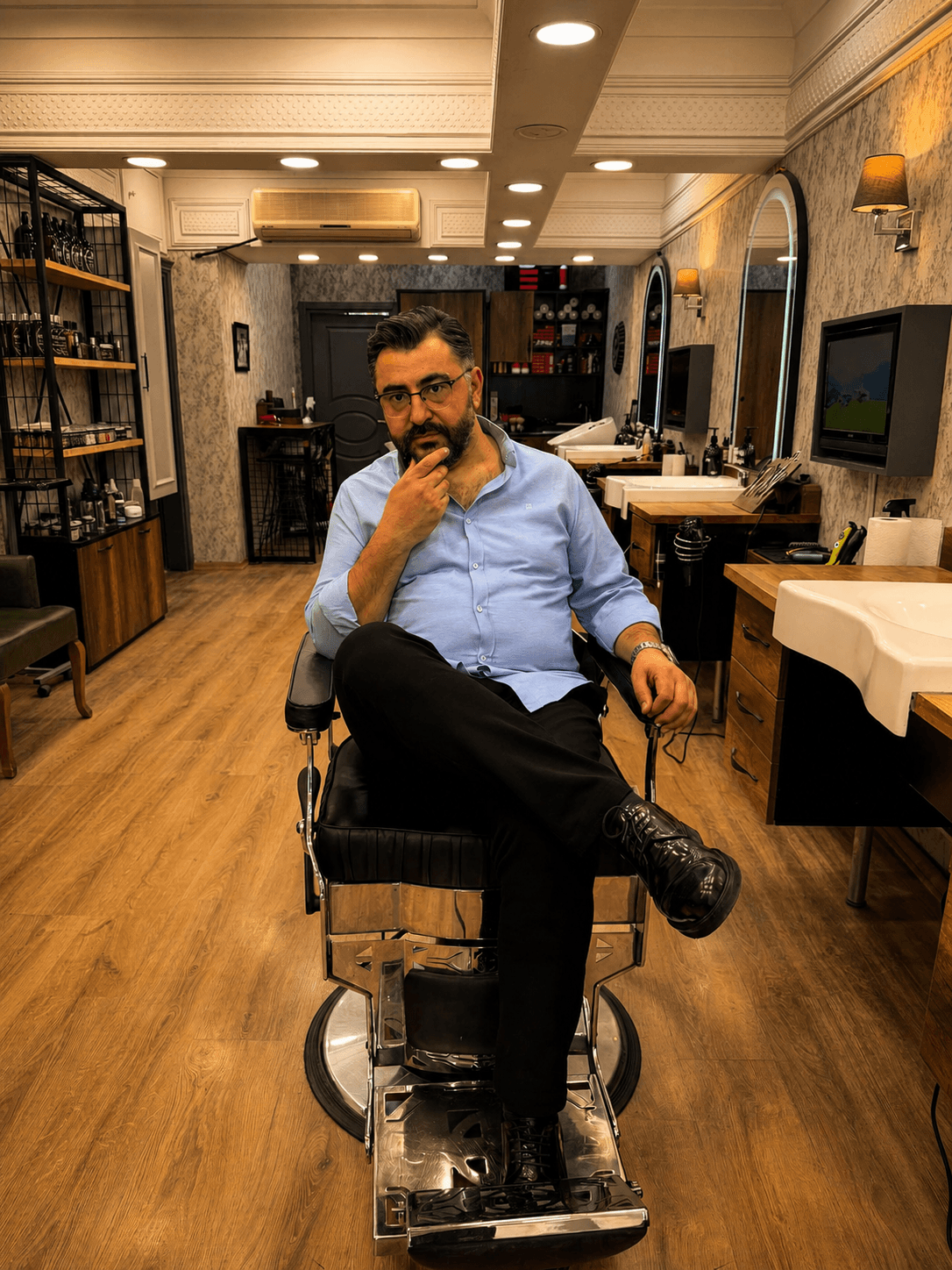 Nuri Özbek, Salon 135